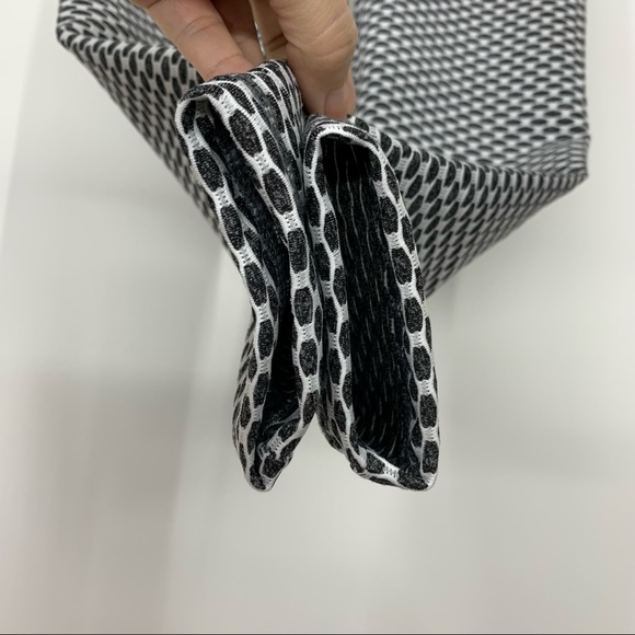 Honeycomb Scruch Booty Gray & White Leggings Mid To High Rise Medium - Picture 10 of 16